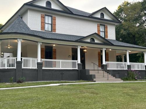 Cross Hill Casa | Victorian mini mansion near Lake Greenwood