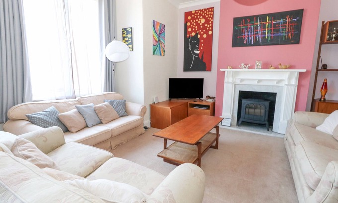 Weymouth Casa | VICTORIAN TOWN HOUSE, pet friendly, with a garden in Weymouth