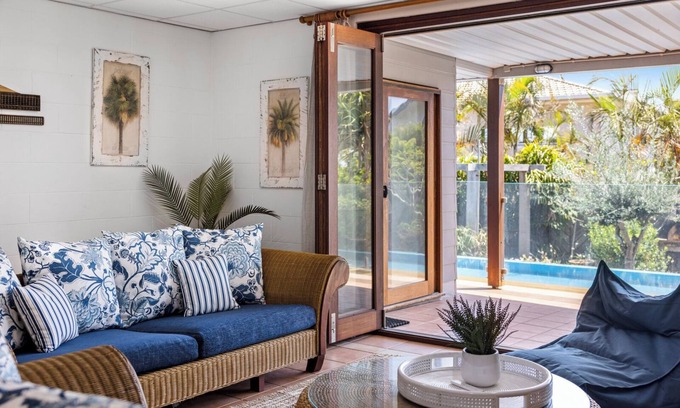 Emerald Beach Casa | Victoria’s Poolside Emerald Beach stay with Shared Pool, Near Beach and Cafes.