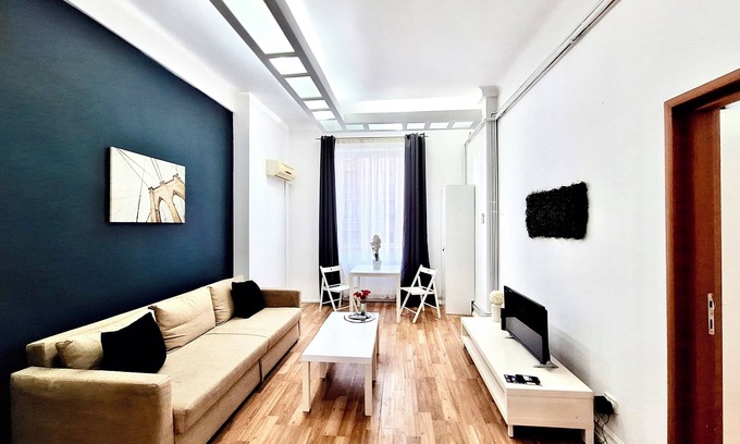 Bucharest City-Centre Apartamento | Victoriei Old Town Apartment