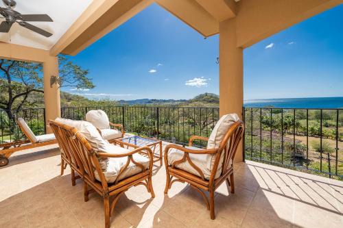 Potrero Casa | Vida de la Paz 4 - Oceanview Condo, 2BR, just remodeled, Playa Prieta