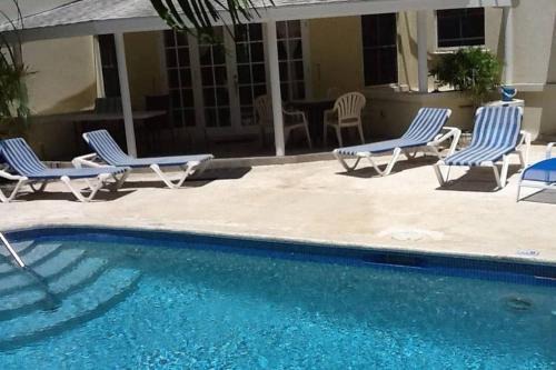 Lascelles Villa | Vida Mejor - East Pool