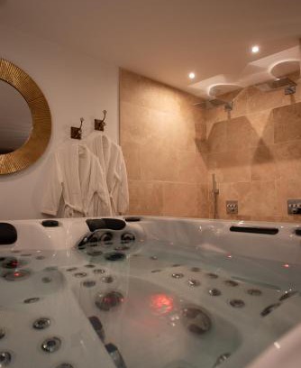Romorantin-Lanthenay Casa | Viens on s'aime - Séjour romantique avec spa privatif près du Zoo de Beauval