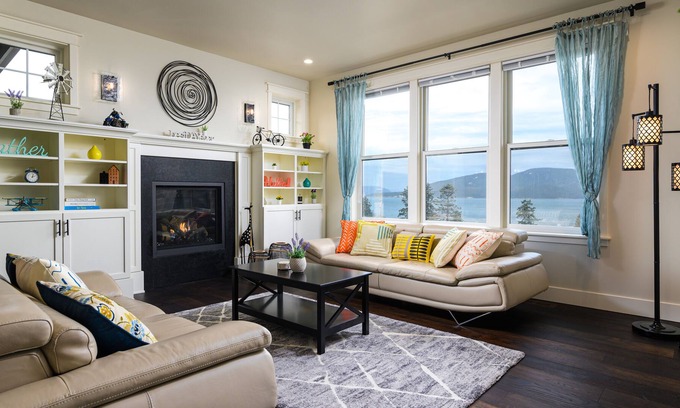 Anacortes Casa | View Anacortes Home with Hot Tub & Scandinavian Sauna
