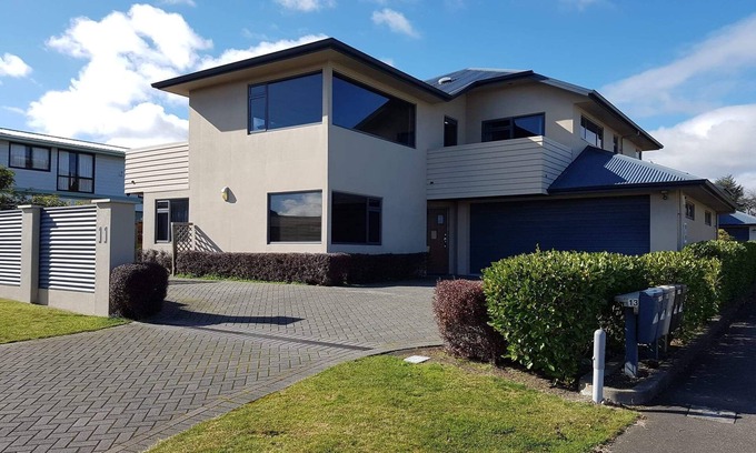 Taupo Casa | Vista desde la calle Fletcher