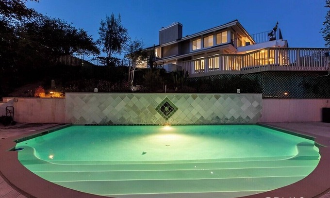 Thousand Oaks Casa | View Home on 1 acre lot with Pool. SoCal Sanctuary
