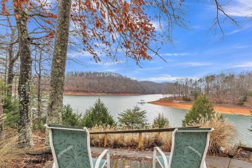 La Follette Casa | View West Lakefront Cottage cottage