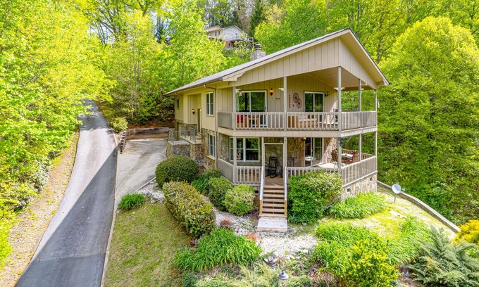 Franklin Casa | View-worthy home lined by trees with a fireplace, wrap-around deck, grill, & W/D