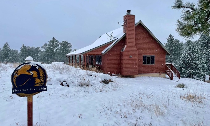 Glacier View Meadows Casa | View-worthy wilderness retreat with cozy fireplace