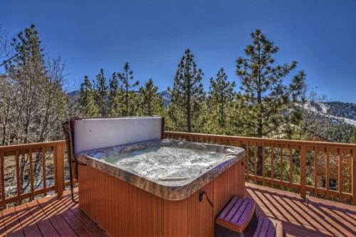 Upper Moonridge Casa | Views at Wolf Lodge by AvantStay Magnificent Views w Hot Tub Sauna