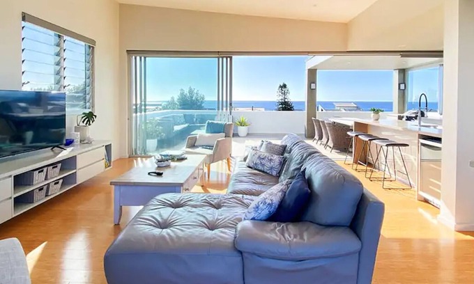 Central Coast Casa | Views Beach, Lake & Dunes -The Entrance Nth. Enjoy hot tub & 80m stroll to beach