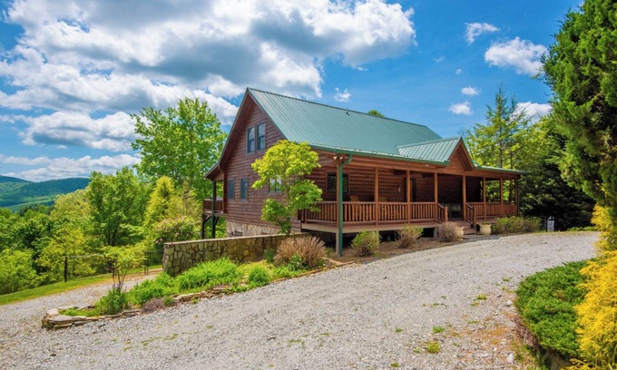 Sparta Cabina | Views + Fenced Yard + Fire Pit + Close to New River Outfitters