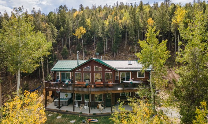 Conifer Mountain and Meadows Casa | VIEWS, luxury amenities, hot tub, barrel sauna, office space