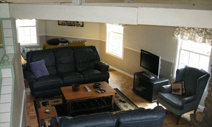 Mount Vernon Cabina | views of a life time, 3-2, a/c, wifi, firepit, jacuzzi, 360 porch, parking lot.