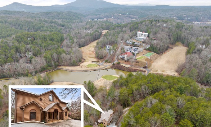 Helen Cabina | VIEWS of the Appalachian MTN in cozy cabin w/ HOT TUB