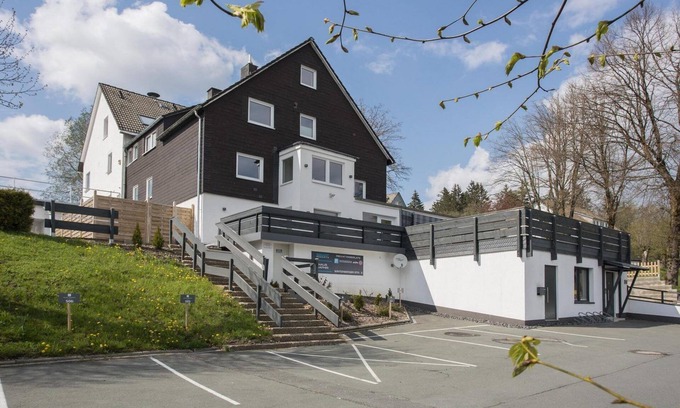 Neuastenberg Apartamento | Views of the beautiful mountains of Sauerland from this practical apartment