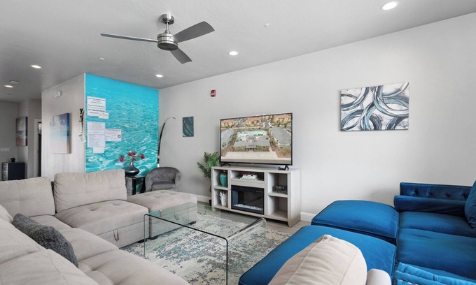 Hurricane Casa | Views of Zion Park - Backyard Heated Pool - Hot Tub - Firepit - Close to Zion
