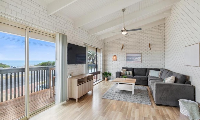 Seaford Casa | Views on Esplanade I Skate Ramp I Sleeps 12!