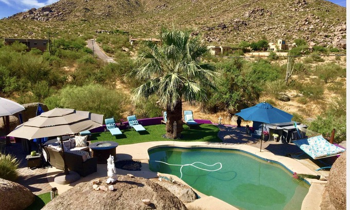 Carefree Casa | ❤️ VIEWS-pool- Jacuzzi - boulders - private walk to town. Unique