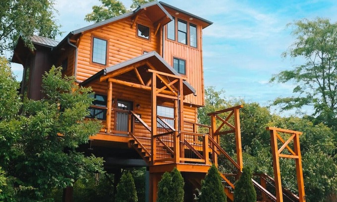 Millersburg Cabina | VIEWS! Skyview Treehouse @ Berlin Woods