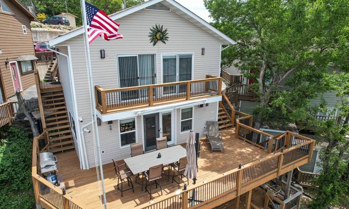 Osage Beach Casa | VIEWS! Sunset Haven - Lakefront Retreat - 3 Decks