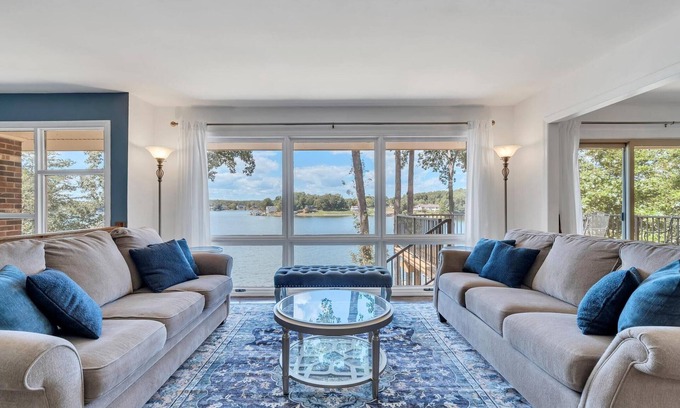 High Point Casa | "Views to die for"/Family Friendly/Near HFB/ Dock/Kayaks/Patio/Deck/Grill/GmRm