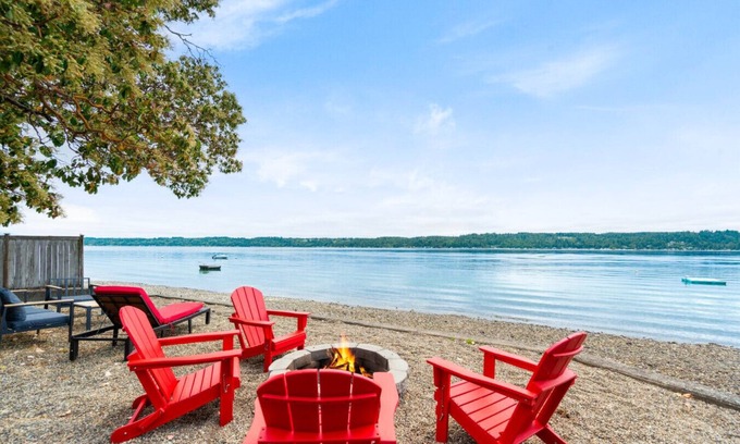 Belfair Casa | Views & Vibes - Beach, Kayak, Hot Tub, & Firepit!