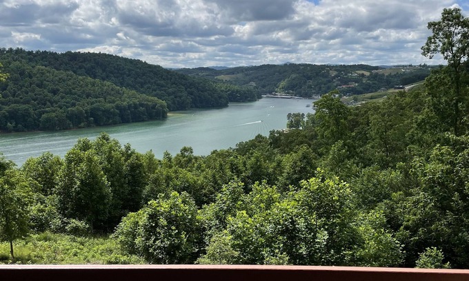 La Follette Casa | VIEWS VIEWS VIEWS Lake & Mountain, Perfect for Multi-Generations!