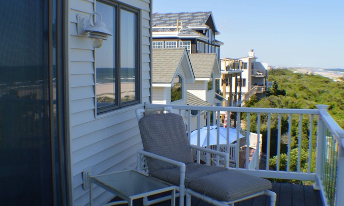 Sea Isle City Casa | VISTAS VISTAS VISTAS !! Bañera de hidromasaje y terraza privada frente a la playa. Vistas a la playa y al mar desde Atlantic City hasta Avalon. Reserve sus vacaciones hoy.