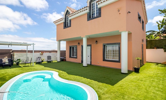 Las Palmas de Gran Canaria Villa | VILLA SAMPEREZ: + Piscina + Jardin + Barbacoa + 5 Dormitorios + 3 Baños + 12 Pax