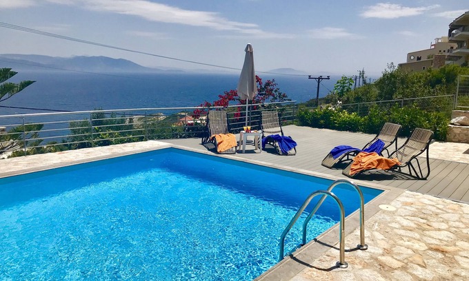 Marathon Villa | VILLA CALYPSO-Piscina privada-Ideal para vacaciones-Vista al mar-solo 45 min. de Atenas