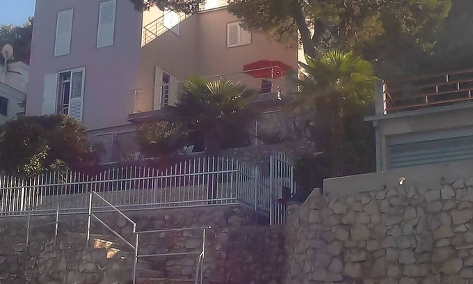 Grebastica Casa | Villa Andrea, mitad de la casa junto al mar, playa interna, muelle