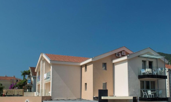 Maini Casa | Vila Centar