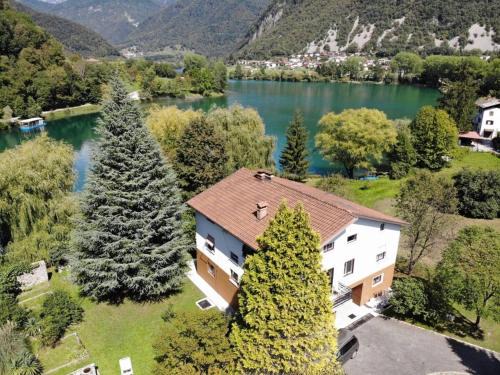 Most na Soci Apartamento | Vila Labod, Unique Villa At The Lake