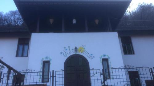 Caciulata Casa | Vila Licurici
