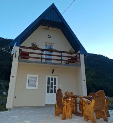 Milosevici Casa | Vila Paramida