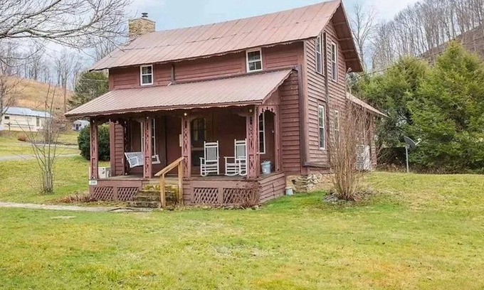 Vilas Cabaña | Vilas Cottage - Located less than 10 min from King Street, 100yr old farm house