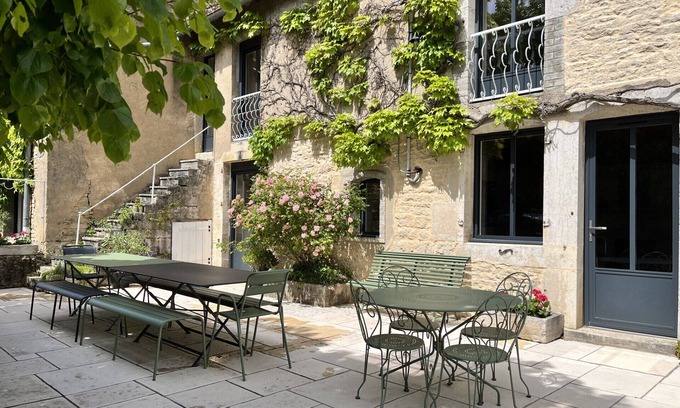 Champlitte Casa | Villa 1828, sleeps 25, pétanque, swimming pool, billiards, table soccer