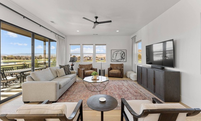 Bloomington Condominio | Villa #20 at Bloomington Country Club: Pool, Golf, Restaurant
