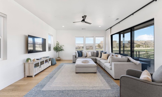 Bloomington Condominio | Villa #22 Bloomington Country Club: Pool, Golf, Restaurant
