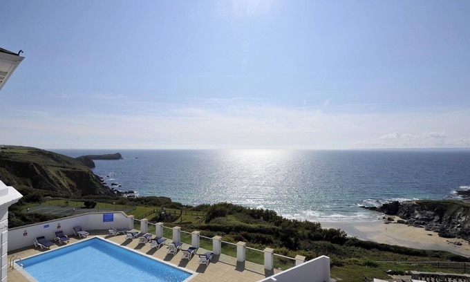 Mullion Cabaña | VILLA 4, family friendly, character holiday cottage in Mullion