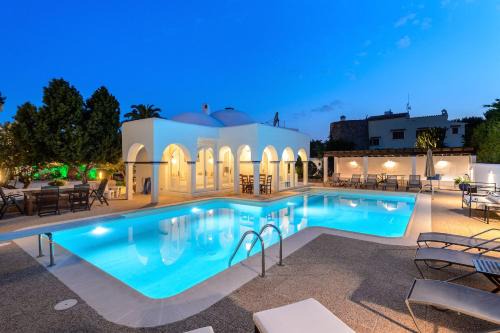 Santa Eulalia del Río Villa | Villa 8br, Sea Views, Walk To The Beach, Pool