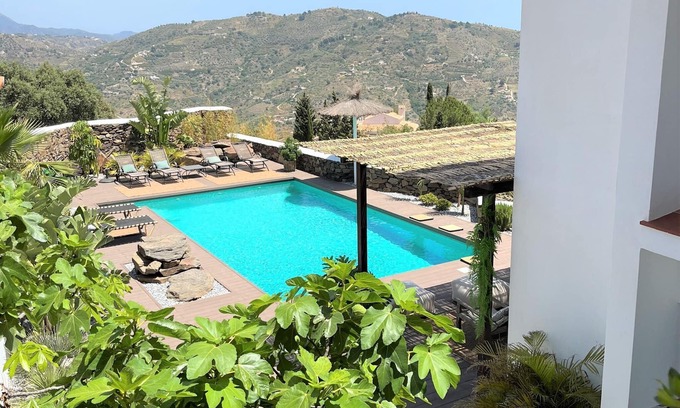 Sayalonga Villa | Villa en Sayalonga con piscina y vistas al mar