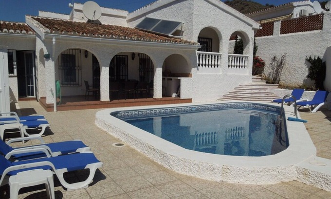 Nerja Villa | Villa 'Acebo' con vistas al mar, Wi-Fi y aire acondicionado
