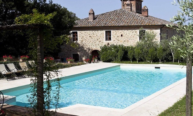 Rapolano Terme Casa | Villa Adalia: Un apartamento elegante y acogedor que cubre todo el piso superior de una antigua villa noble rural situada en una zona montañosa.