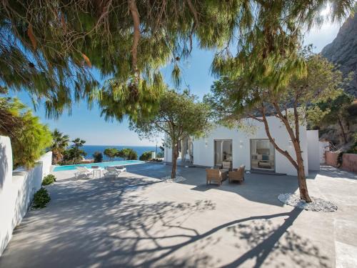 Kamari Villa | Villa Adrali