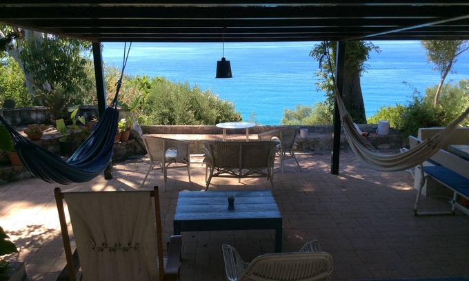 Caprioli Villa | Villa Agave en Pisciotta-Palinuro con vistas panorámicas y acceso a la playa