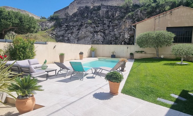 Villeneuve-les-Avignon Casa | Villa, all amenities air-conditioned with pool, parking, perfect festival.