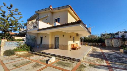 Torre Colonna-sperone Casa | Villa Alba