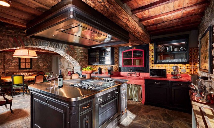 Neri Casa | Chianti Villa with Pool, Lake & Wine Cellar